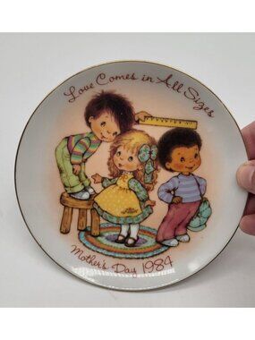 Avon Mother's Day Plate 1984 Love Comes in All Sizes Keepsake Gift Trinket Dish